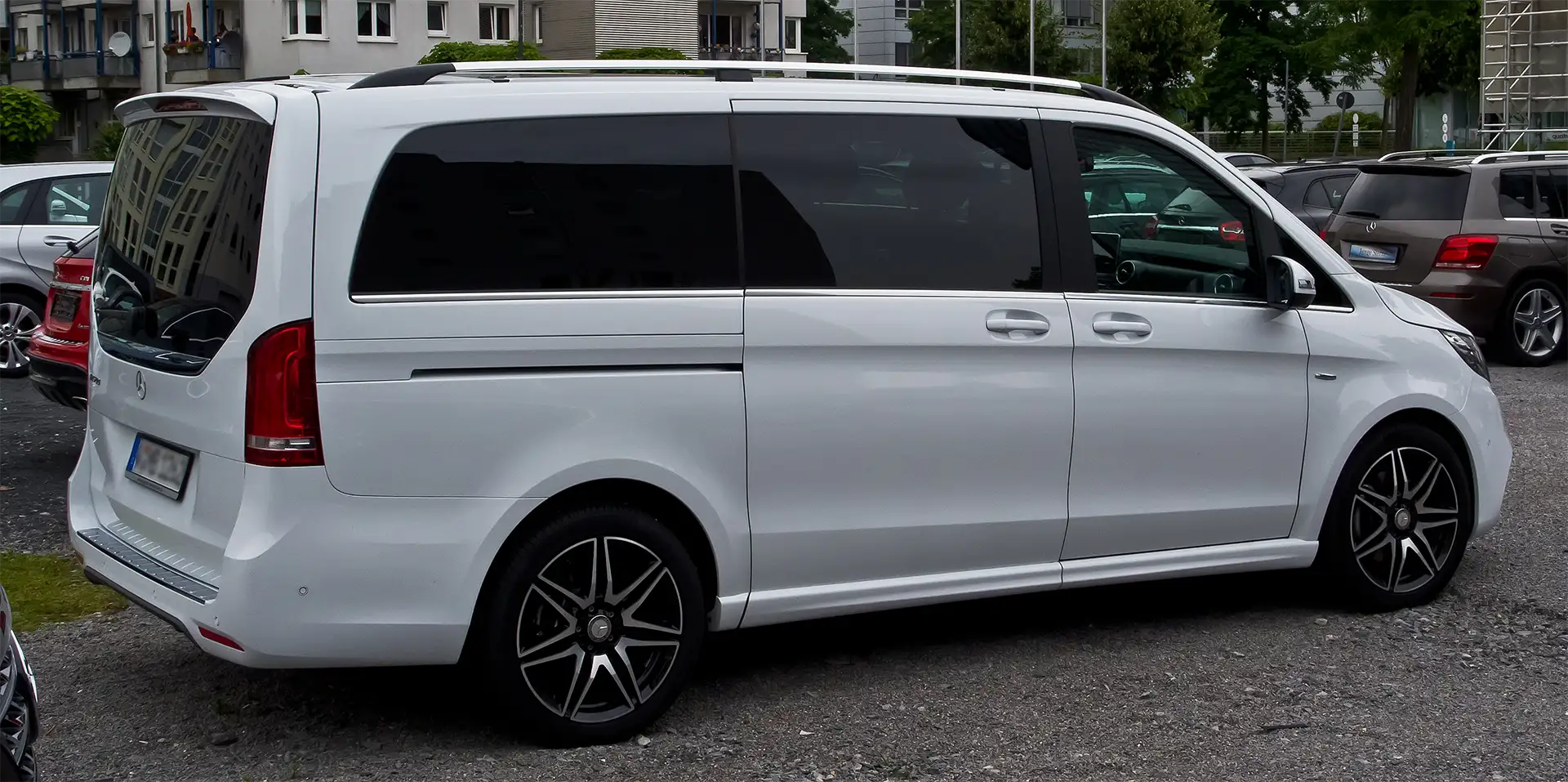 Mercedes-Benz_V_250_d_Exclusive_AMG